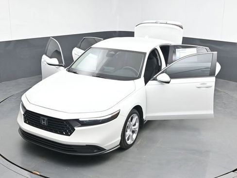 Used 2025 Honda Accord LX image 47