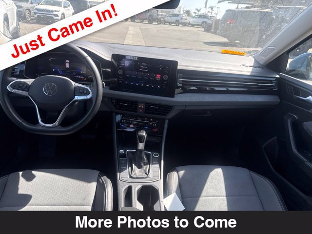 Used 2025 Volkswagen Jetta SE FWD image 10