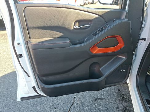 Used 2023 Nissan Frontier PRO-4X w/ Pro-4X Premium Package image 12