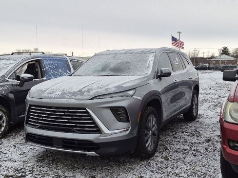 Used 2025 Buick Enclave Preferred image 1