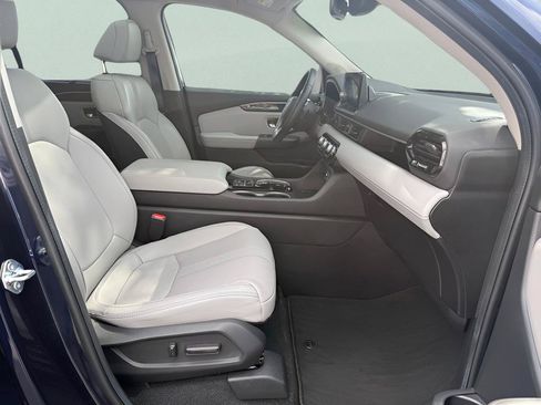 Used 2024 Honda Pilot Touring image 14