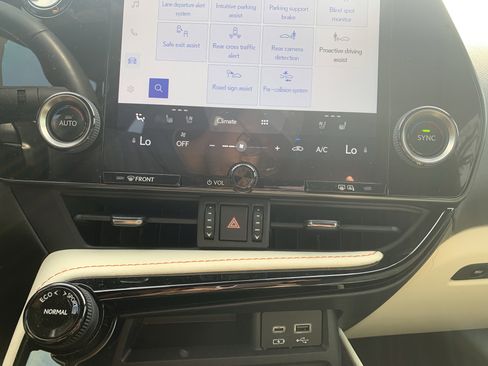 Used 2024 Lexus NX 250 FWD w/ Towing Package (2000 Lbs) image 29