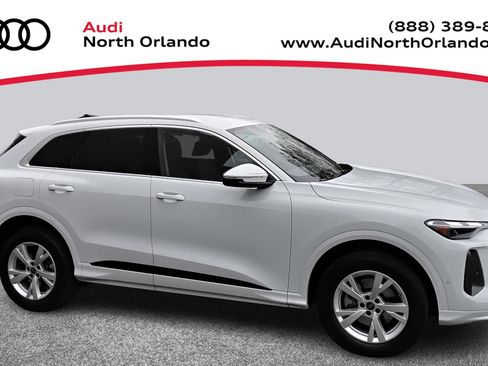 Certified 2025 Audi Q5 Premium w/ Convenience Package image 1