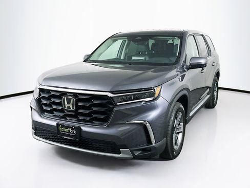 Used 2025 Honda Pilot EX-L image 3