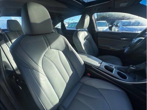 Used 2020 Toyota Avalon XLE image 6