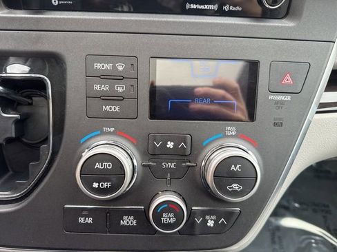 Used 2018 Toyota Sienna XLE w/ XLE Navigation Package image 23