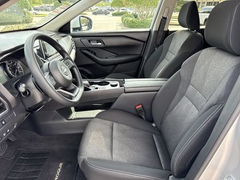 Used 2024 Nissan Rogue SV AWD/4WD image 9