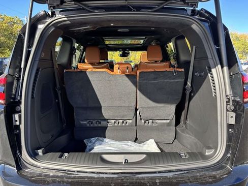 New 2026 Chrysler Pacifica Pinnacle AWD/4WD image 39