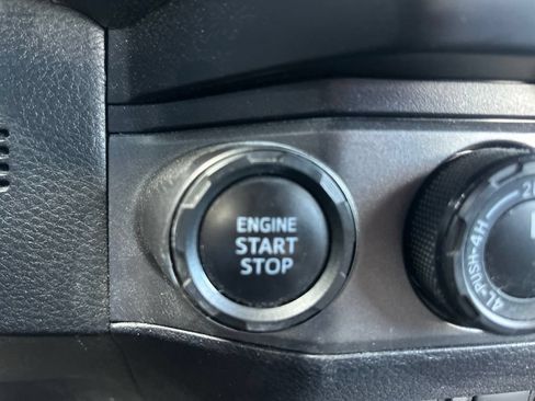 Used 2019 Toyota Tacoma TRD Off-Road AWD/4WD image 25