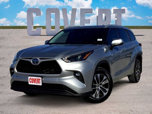 Used 2022 Toyota Highlander XLE image 1