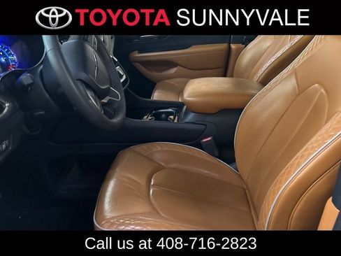 Used 2022 Chrysler Pacifica Pinnacle FWD image 4