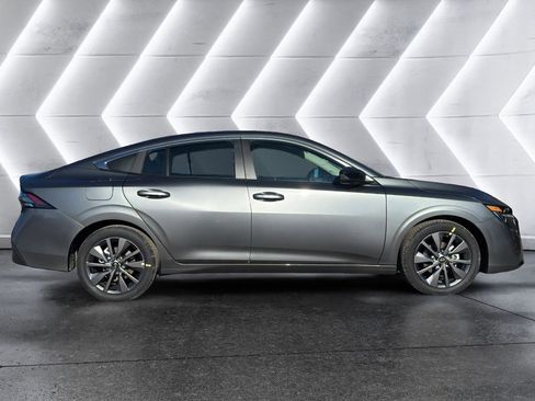 New 2026 Nissan Sentra SL w/ Floor Mat Package image 9