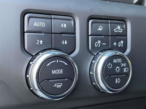 Used 2024 GMC Sierra 1500 AT4 w/ Technology Package image 30