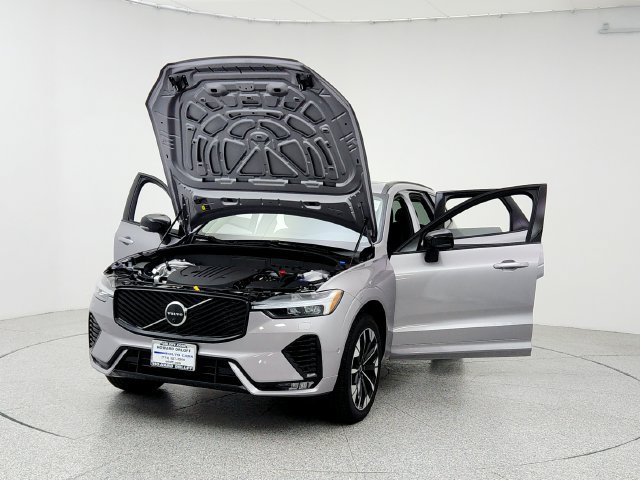 New 2026 Volvo XC60 B5 Plus w/ Protection Package Premier AWD/4WD image 9