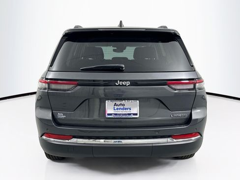 Used 2023 Jeep Grand Cherokee Laredo RWD image 6