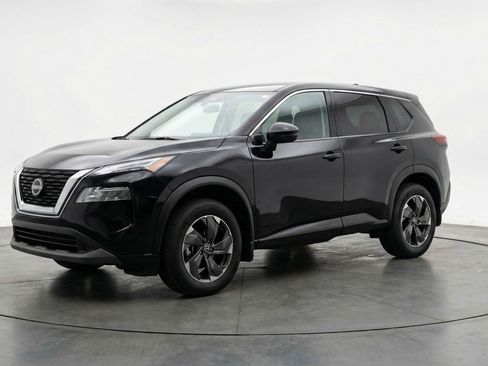 Used 2025 Nissan Rogue SV AWD/4WD image 3