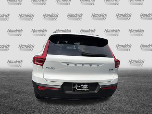 Certified 2025 Volvo XC40 B5 Ultra AWD/4WD image 9