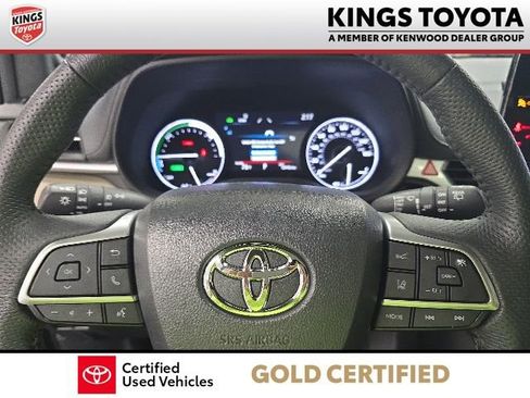 Certified 2024 Toyota Sienna Limited FWD image 19