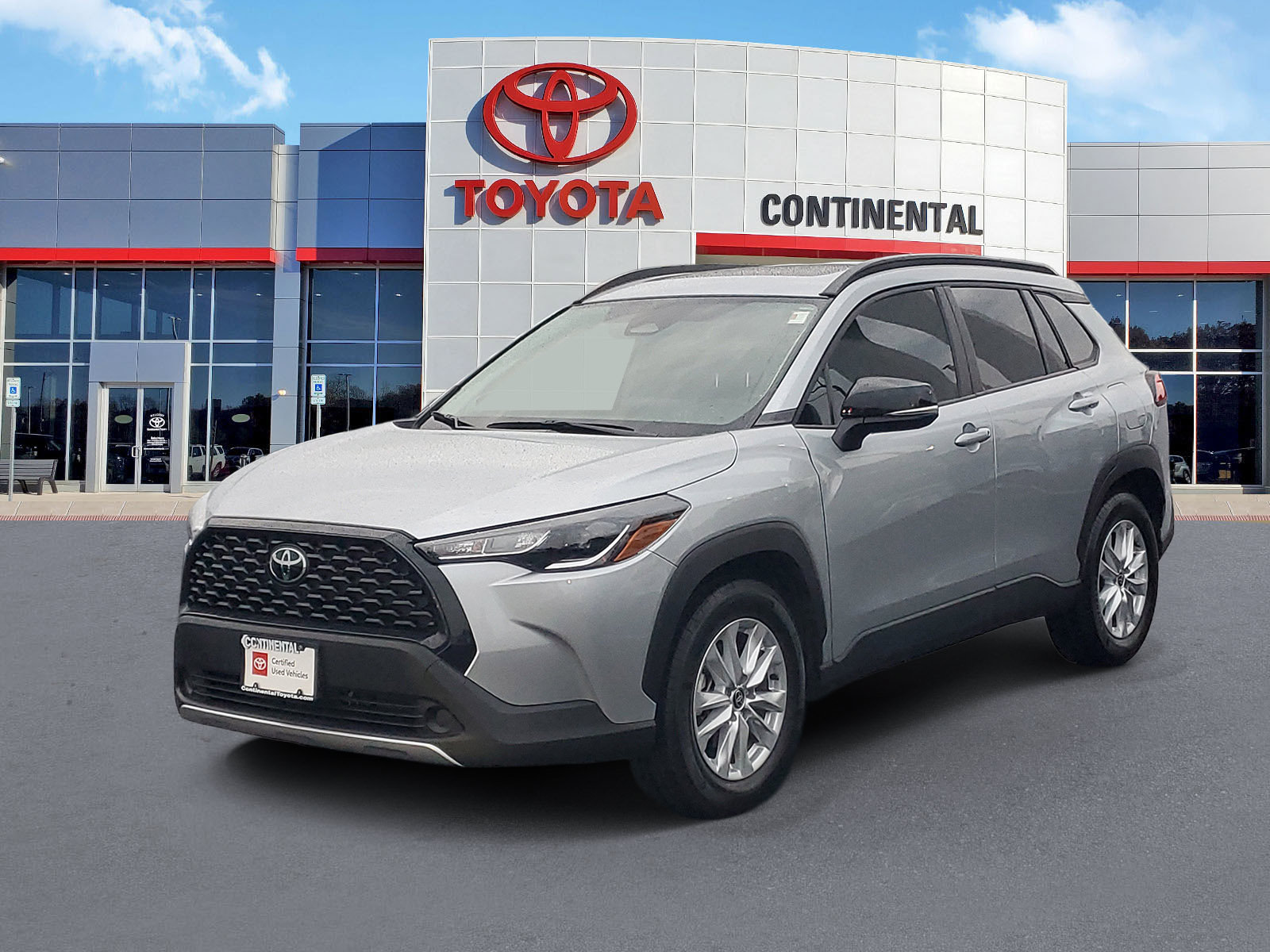 Certified 2025 Toyota Corolla Cross LE w/ Moonroof Package AWD/4WD image 3