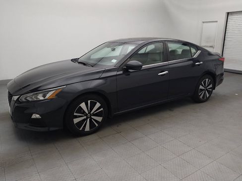 Used 2022 Nissan Altima 2.5 SV w/ SV Premium Package image 2