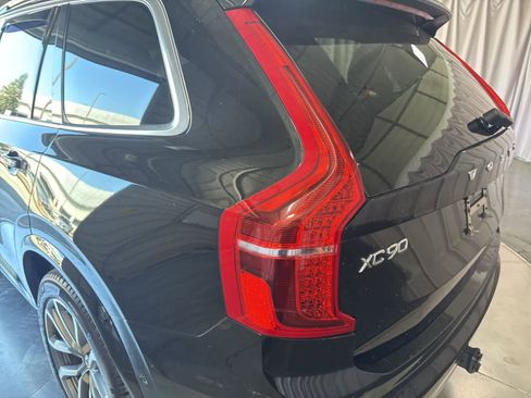 Used 2017 Volvo XC90 T6 Momentum w/ Vision Package image 10