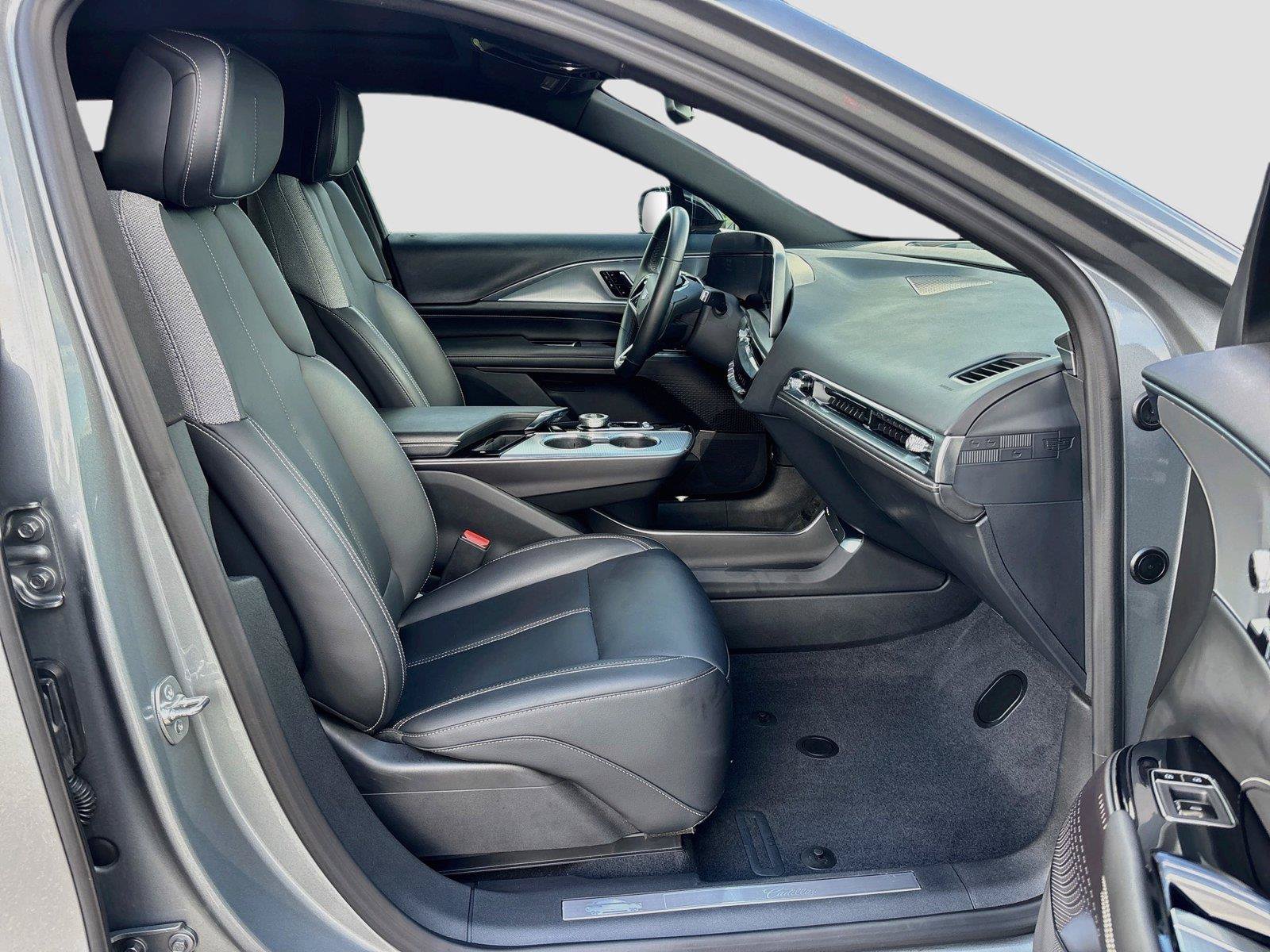 Used 2024 Cadillac Lyriq Tech RWD image 27