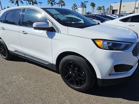 Used 2024 Ford Edge SEL image 3