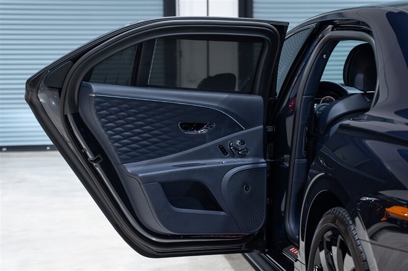 Used 2022 Bentley Flying Spur W12 AWD/4WD image 27