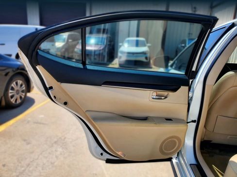 Used 2014 Lexus ES 350 w/ Premium Package FWD image 17