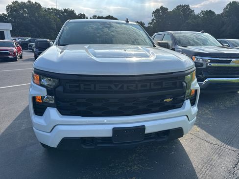 Used 2022 Chevrolet Silverado 1500 Custom AWD/4WD image 2