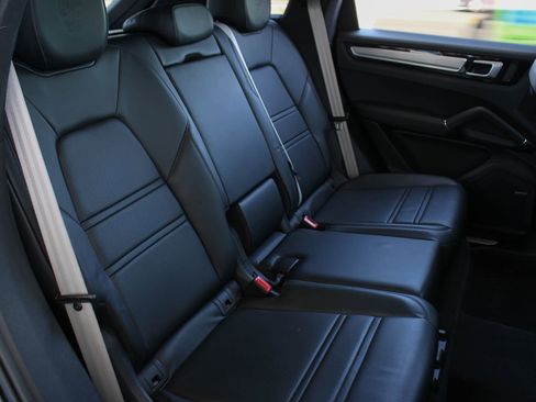 Used 2023 Porsche Cayenne Platinum Edition image 22