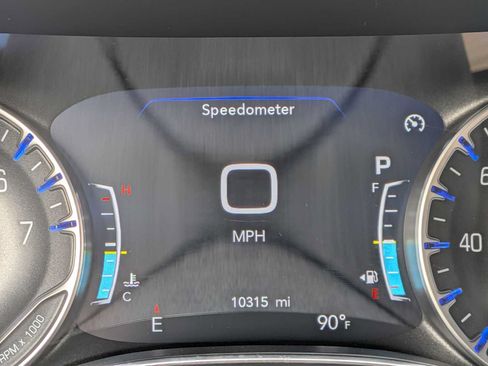 Used 2025 Chrysler Pacifica Pinnacle w/ Trailer Tow Group AWD/4WD image 31