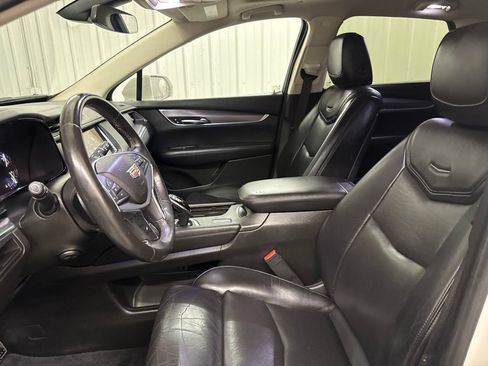 Used 2017 Cadillac XT5 Luxury FWD image 9