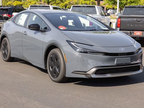 New 2026 Toyota Prius Plug-In Hybrid FWD image 3
