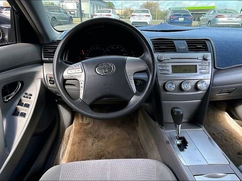 Used 2010 Toyota Camry LE image 8