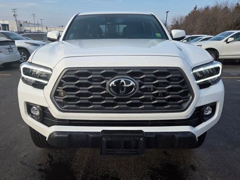 Used 2023 Toyota Tacoma TRD Off-Road w/ TRD Premium Off Road Package image 2