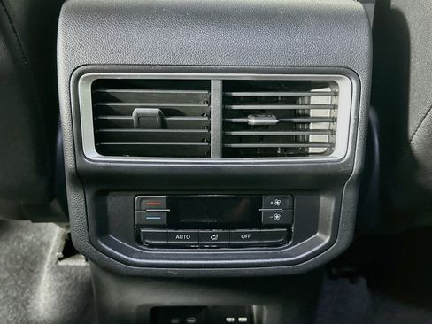 Used 2025 Volkswagen Atlas SE AWD/4WD image 27