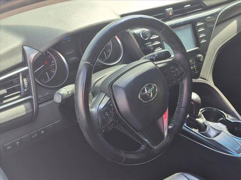 Used 2018 Toyota Camry SE FWD image 14