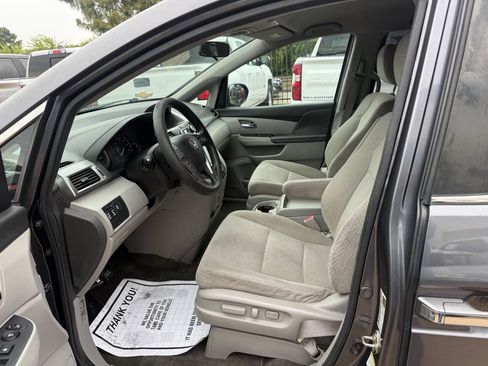 Used 2016 Honda Odyssey SE image 7