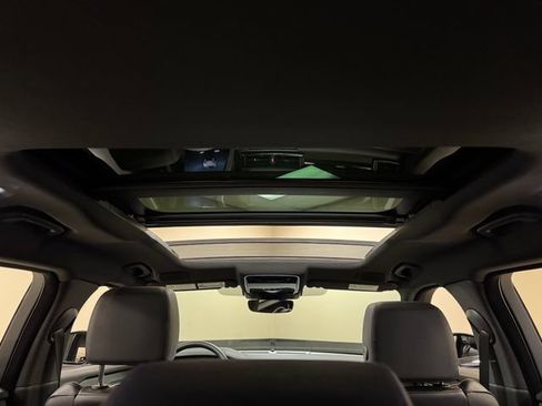 Used 2026 Land Rover Range Rover Velar S AWD/4WD image 22