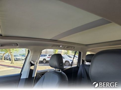 Used 2019 Volkswagen Tiguan SE w/ Panoramic Sunroof Package image 14