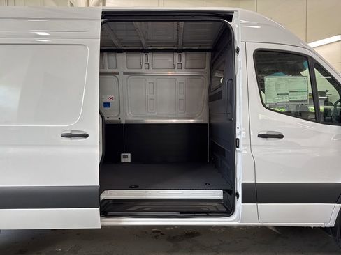 New 2025 Mercedes-Benz Sprinter 2500 image 17