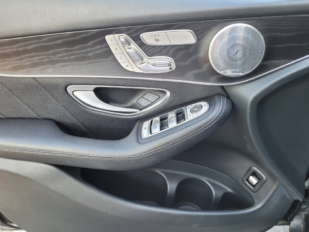 Used 2018 Mercedes-Benz GLC 300 4MATIC image 17