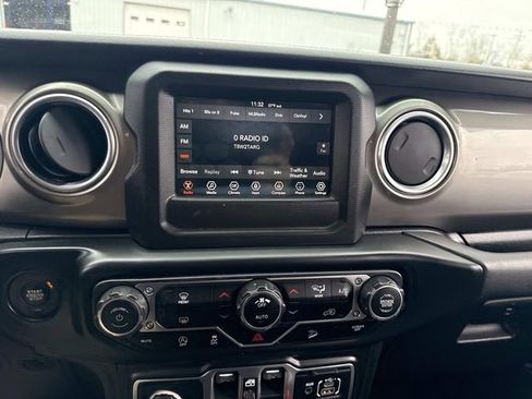 Used 2019 Jeep Wrangler Unlimited Sahara AWD/4WD image 22