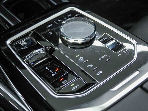 Certified 2023 BMW 740i w/ Parking Assistance Package image 20