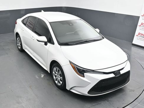 Used 2021 Toyota Corolla LE image 25