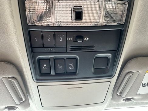 Used 2018 Toyota 4Runner SR5 Premium AWD/4WD image 19
