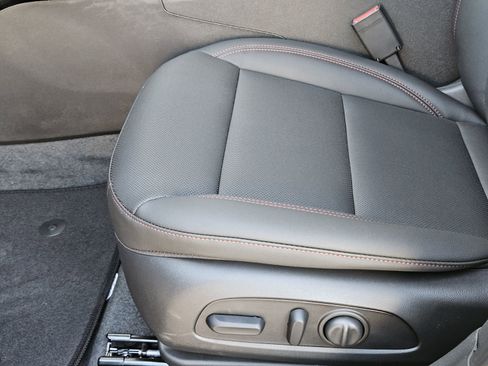 New 2026 Chevrolet Trax RS w/ Sunroof Package FWD image 24