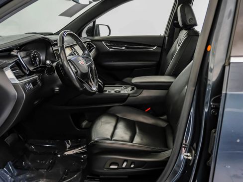 Used 2020 Cadillac XT6 Premium Luxury FWD image 3