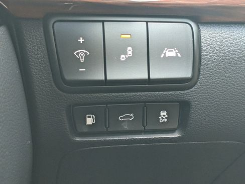 Certified 2019 Kia Cadenza Technology image 35